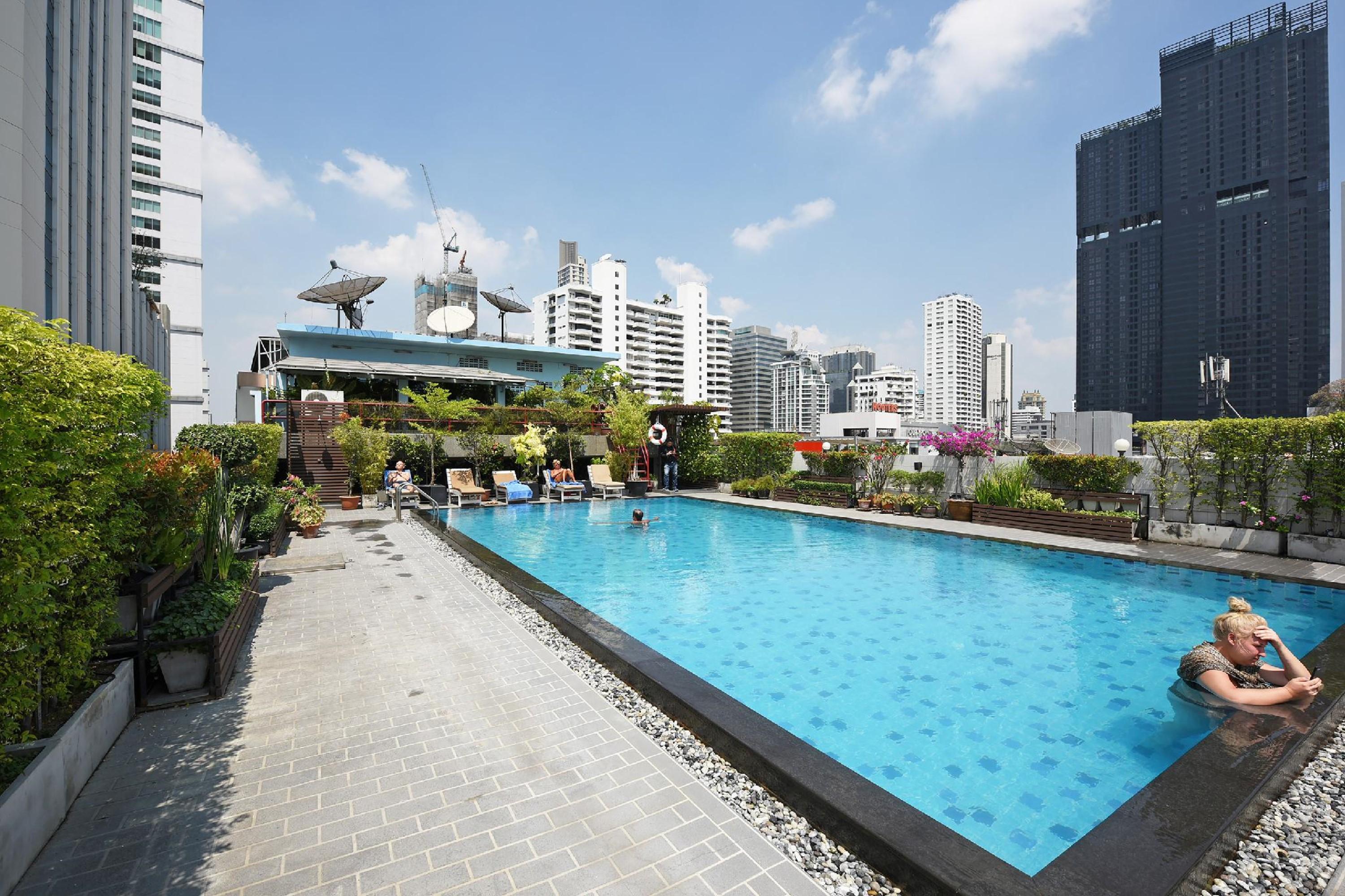 Ruamchitt Plaza Hotel Bangkok Exterior photo